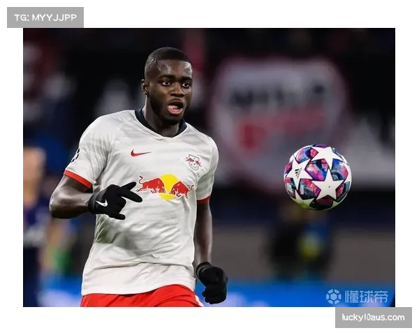 法国于帕梅卡诺上抢型中卫,防守侵略性与身后空当的风险控制 法国于帕梅卡诺上抢型中卫,防守侵略性与身后空当的风险控制